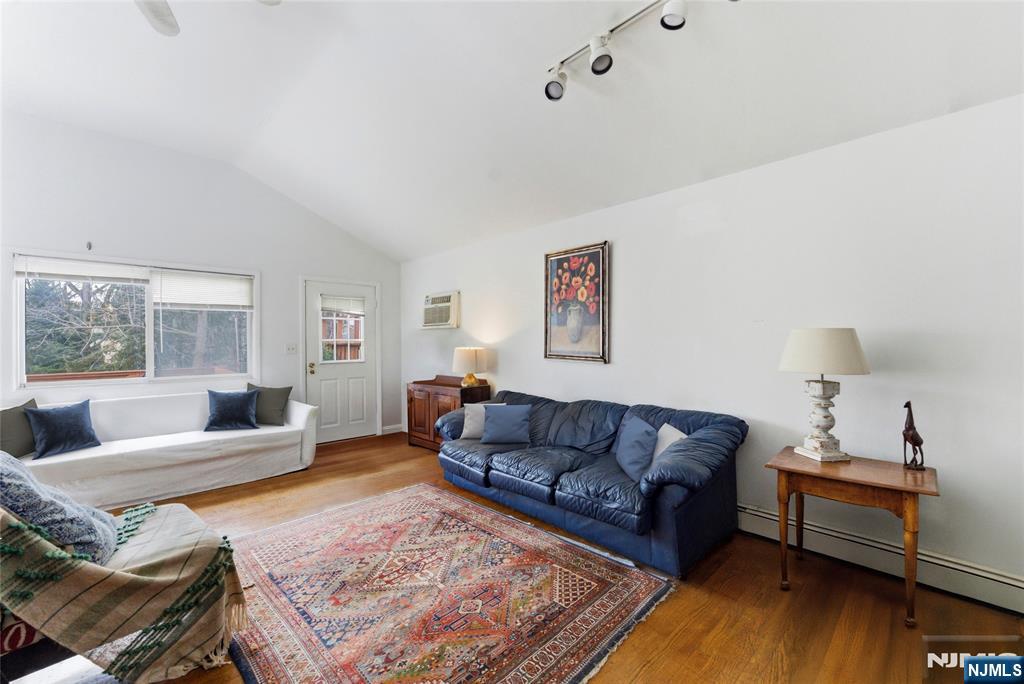 Residential Income in Fort Lee 2