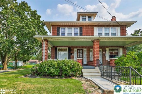 594 W Emaus Ave, Allentown, PA, 18103-8643 | Card Image