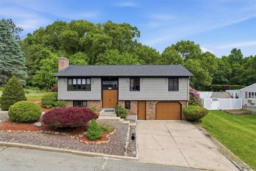 101 Manchester Farm Rd, North Providence, RI, 02904-3340 | Card Image