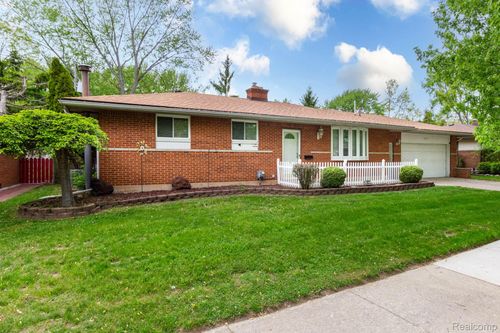 36271 Suffolk St, Clinton Township, MI, 48035-1644 | Card Image