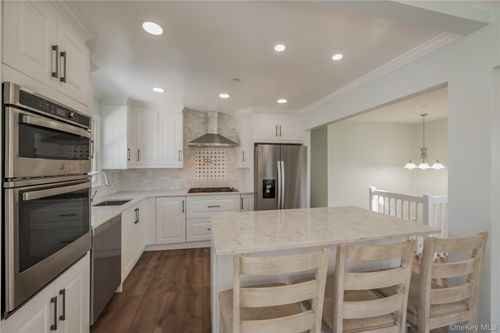 869 Beach St, Lindenhurst, NY, 11757-6223 | Card Image