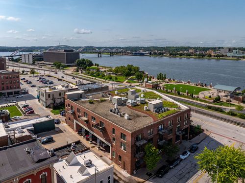 301-110 19th St, Rock Island, IL, 61201-8017 | Card Image