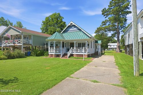 305 Vandemere St, Oriental, NC, 28571-9387 | Card Image