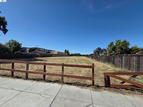 29495 Dixon St, Hayward, CA, 94544-6106 | Card Image