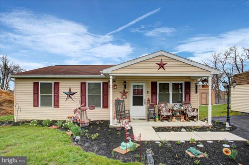 39 Highland Ave, SHIPPENSBURG, PA, 17257-8232 | Card Image