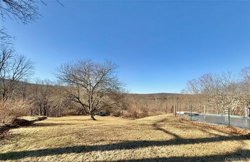 40 Walnut St, Pawling, NY, 12564-1039 | Card Image