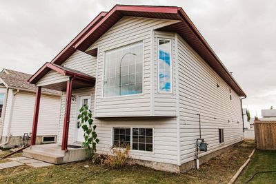 10657 73 Ave, House detached with 4 bedrooms, 2 bathrooms and 2 parking in Grande Prairie AB | Image 2