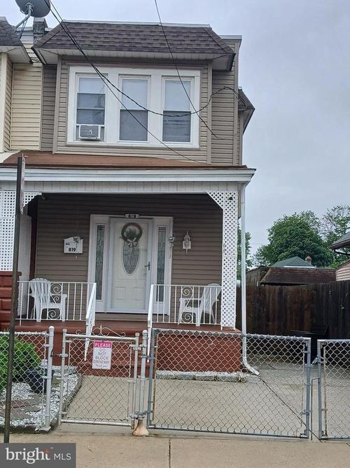 819 Lois Ave, CAMDEN, NJ, 08105-4123 | Card Image