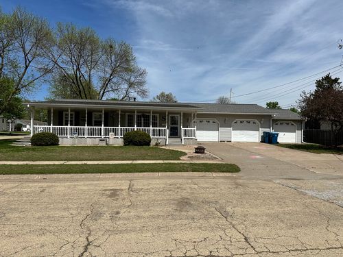 914 12th Pl, Camanche, IA, 52730-1228 | Card Image
