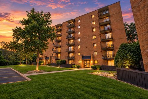 202-6040 Lake Bluff Dr, Tinley Park, IL, 60477-7149 | Card Image