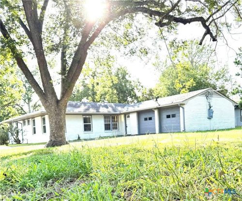 302 Smith St, Gonzales, TX, 78629-4141 | Card Image