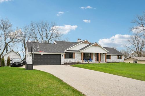 W305N5280 Gail Lane, MERTON, WI, 53029 | Card Image