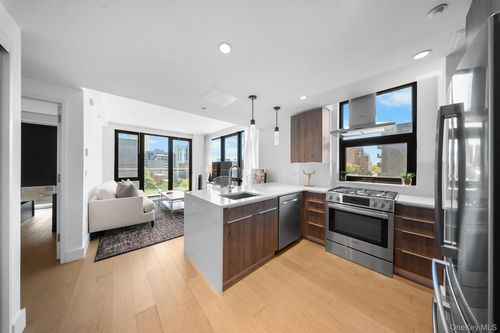 5d-4620 11th St, Long Island City, NY, 11101-6347 | Card Image