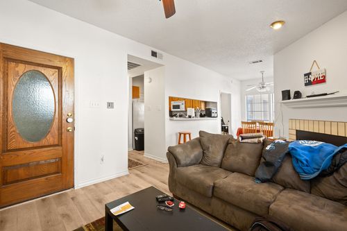 a115-3001 Cedar St, Austin, TX, 78705-2947 | Card Image