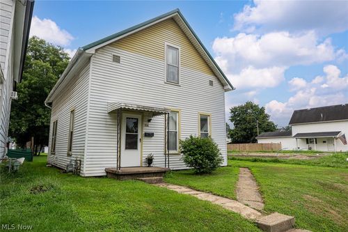936 S Lawn Ave, Coshocton, OH, 43812-2552 | Card Image