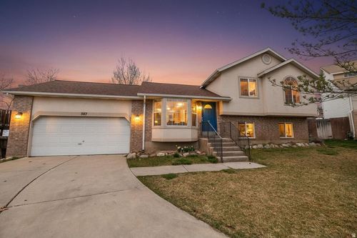 587 Eastpointe Cir, North Salt Lake, UT, 84054-1954 | Card Image