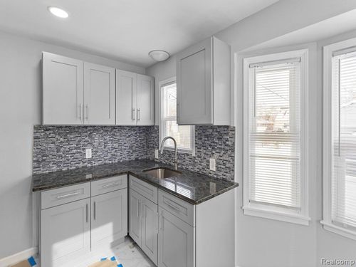 6736 Penrod St, Detroit, MI, 48228-3437 | Card Image