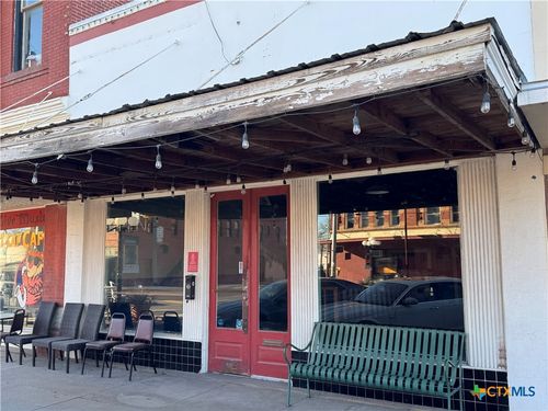 303 Main St, Smithville, TX, 78957-1426 | Card Image