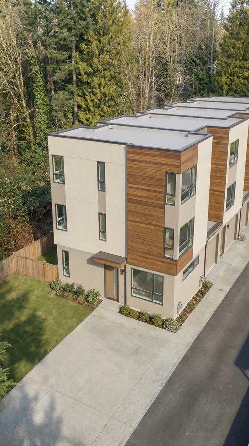 1940 St Johns St, Port Moody, BC, V3H1Z9 | Card Image