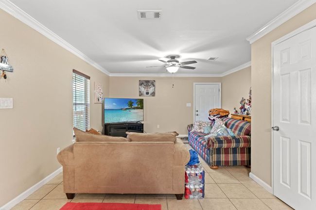 300 Walker St, House other with 3 bedrooms, 2 bathrooms and 1 parking in Smithville TX | Image 7