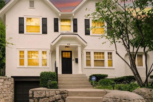 428 58th Ter, Kansas City, MO, 64113-1270 | Card Image