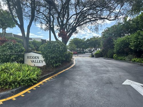 h-9005 Sw 62nd Ter, Miami, FL, 33173-1669 | Card Image