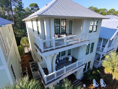 Front of Home with Multiple Porches | Image 1