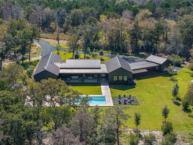 830 S Weyand Rd, Home with 4 bedrooms, 6 bathrooms and null parking in Round Top TX | Image 32