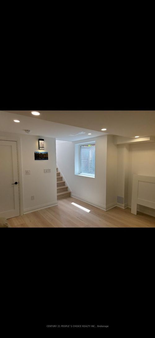 1056 Charminster Cres, Mississauga, ON, L5V1R1 | Card Image
