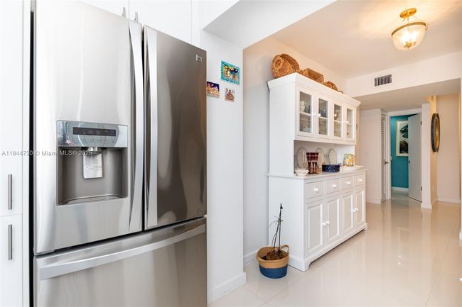APT-5B - 77 Crandon Blvd, Condo with 1 bedrooms, 2 bathrooms and null parking in Key Biscayne FL | Image 19