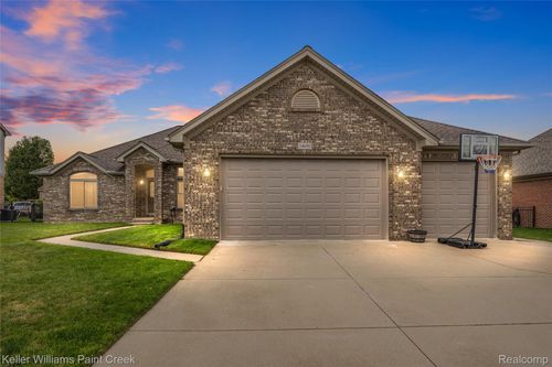 54690 Shady Creek Dr, New Baltimore, MI, 48047-5545 | Card Image