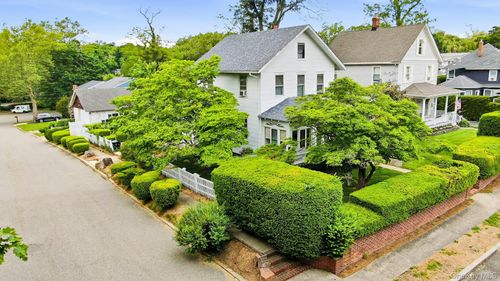 49 Clinton Ave, Huntington, NY, 11743-2678 | Card Image