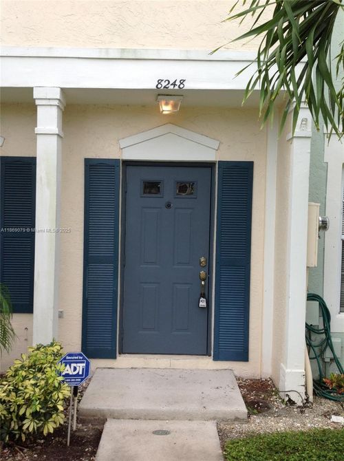 8248-8248 San Carlos Cir, Tamarac, FL, 33321-8897 | Card Image