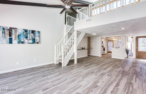 2 E Loma Ln, Phoenix, AZ, 85020-3633 | Card Image