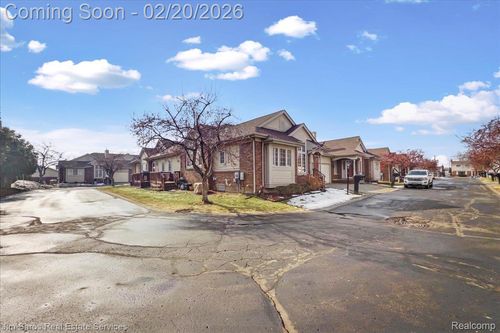 7 Canfield Cir, Dearborn Heights, MI, 48127-3771 | Card Image