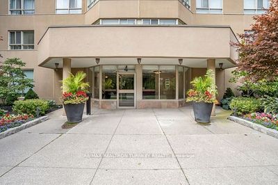 1015 - 4 Park Vista, Condo with 2 bedrooms, 2 bathrooms and 1 parking in East York ON | Image 3