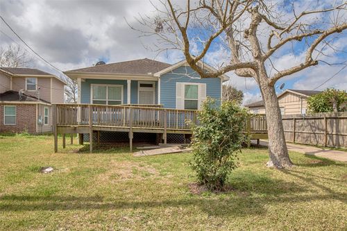 2314 Avenue G, Dickinson, TX, 77539-4818 | Card Image