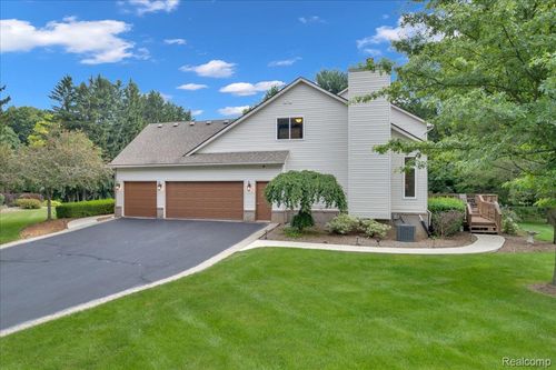 9695 Forest Ridge Dr, Clarkston, MI, 48348-4156 | Card Image