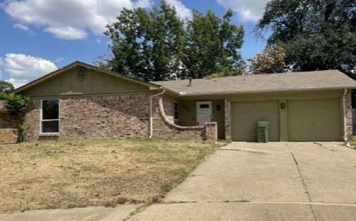 905 Kristin Ct, Arlington, TX, 76012-4472 | Card Image