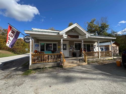 8 East St, Middletown Springs, VT, 05757-4008 | Card Image