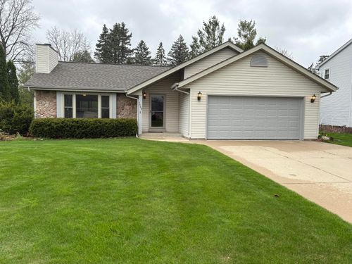 7369 S Hillendale Dr, Franklin, WI, 53132-8321 | Card Image
