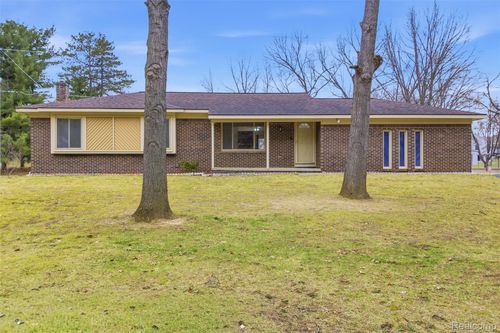 700 Bald Eagle Lake Rd, Ortonville, MI, 48462-9035 | Card Image