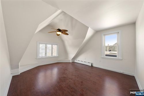 8 Cooper Pl, Weehawken, NJ, 07086-8804 | Card Image
