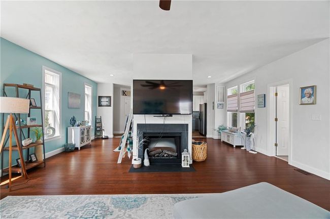 9509 14 Th Bay St, House attached with 4 bedrooms, 3 bathrooms and null parking in Norfolk VA | Image 9