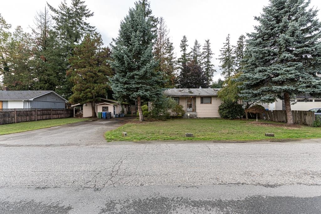 2537 Stanley Street, House other with 3 bedrooms, 1 bathrooms and null parking in Abbotsford BC | Image 2
