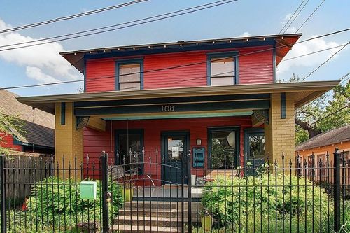 108 W 10th 1/2 St, Houston, TX, 77008-6904 | Card Image