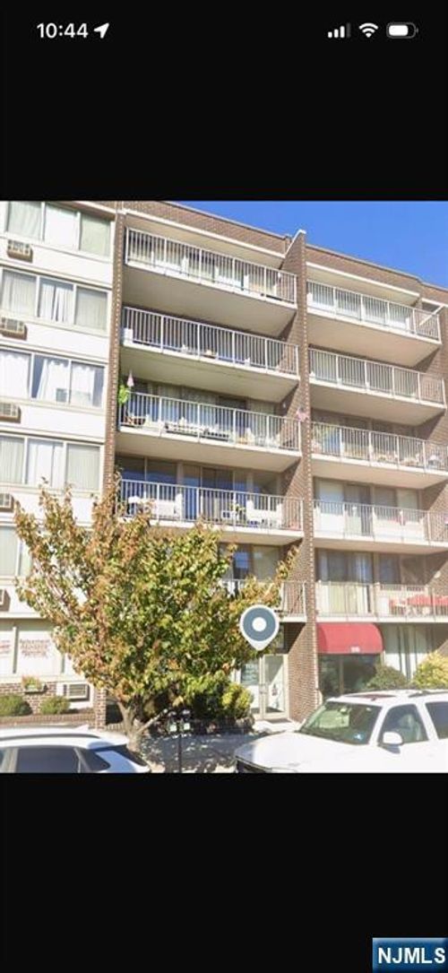 515 Anderson Ave, Cliffside Park, NJ, 07010-1604 | Card Image