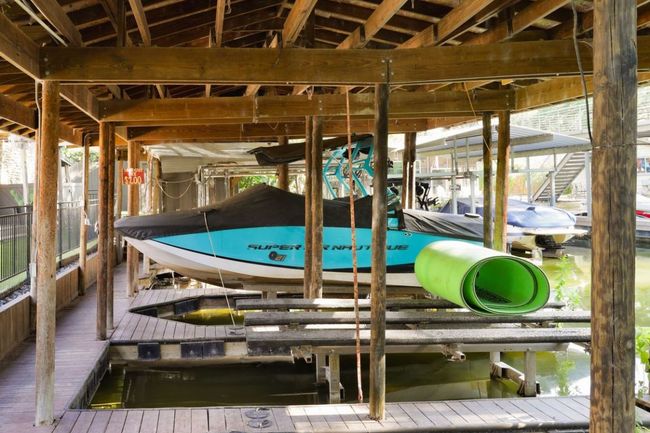 Dock area with boat lift | Image 34