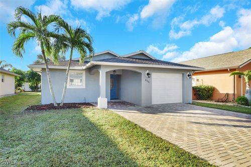 826 109th Ave N, NAPLES, FL, 34108-1814 | Card Image