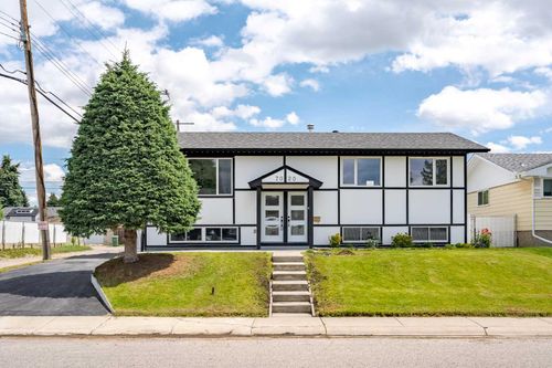 7020 Huntbourne Road Ne, Calgary, AB, T2K3X7 | Card Image